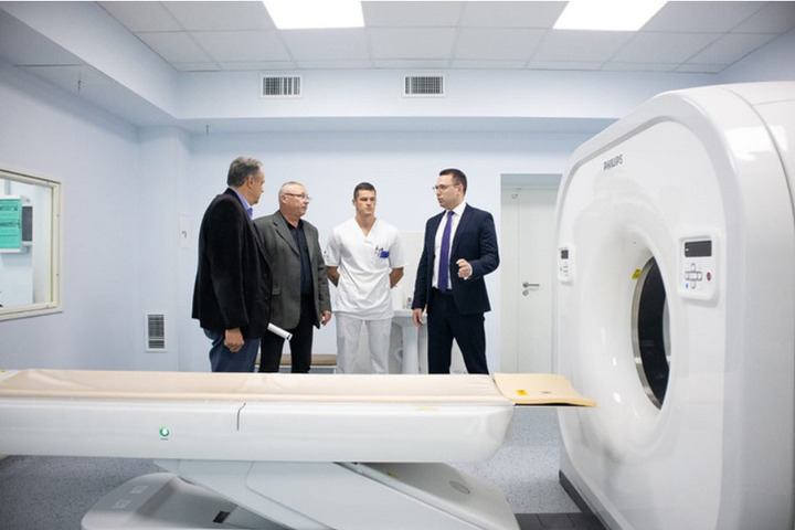 В Лужской межрайонной больнице установили современный томограф