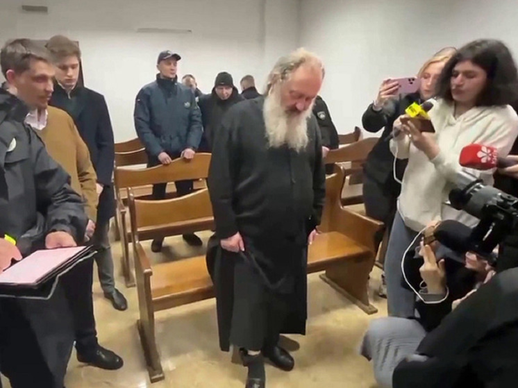 У митрополита Павла отобрали посох и крест перед отправкой в СИЗО
