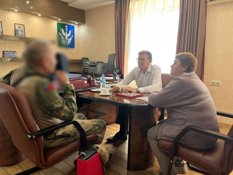 На фронте вместе с сыновьями: власти Шурышкарского района помогут решить вопросы прибывшему на побывку бойцу СВО