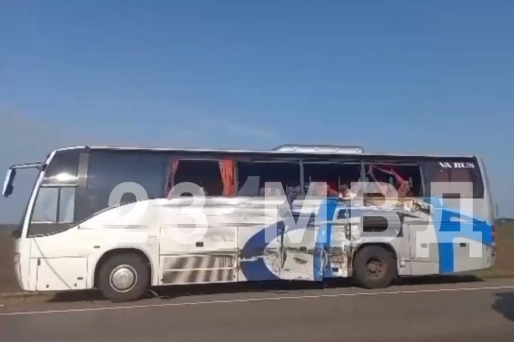 Двое пассажиров рейсового автобуса &#34;Тула - Анапа&#34; погибли в ДТП с зерновозом