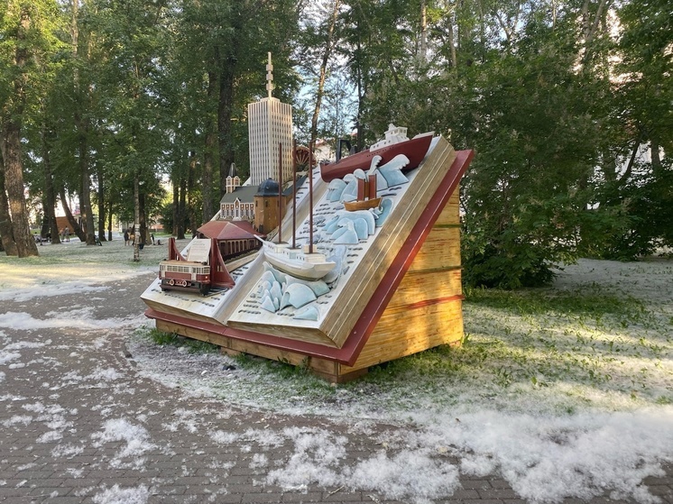Петровский парк в Архангельске превратился в «снежный городок»