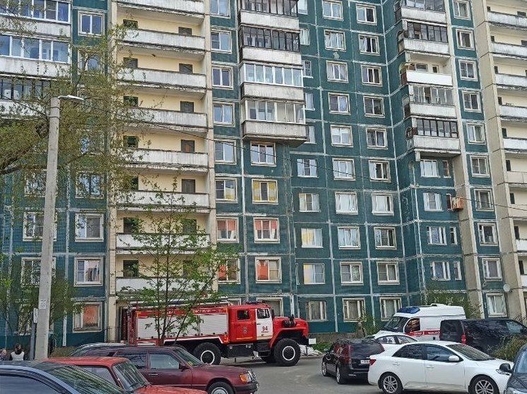 Пожарные два часа тушили квартиру в Лодейном Поле 15 июля