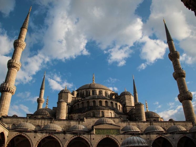 Из-за растущей миграции власти Турции приостановили выдачу для иностранцев ВНЖ в Стамбуле