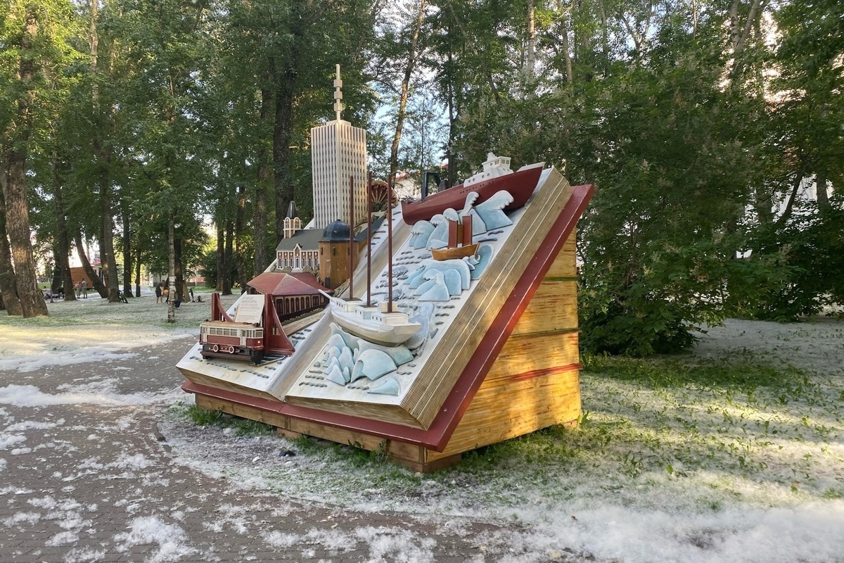 Петровский парк в Архангельске превратился в «снежный городок»