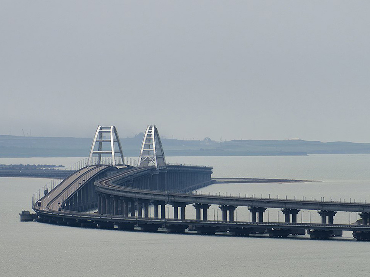 Пробка из 380 автомобилей остается у Крымского моста