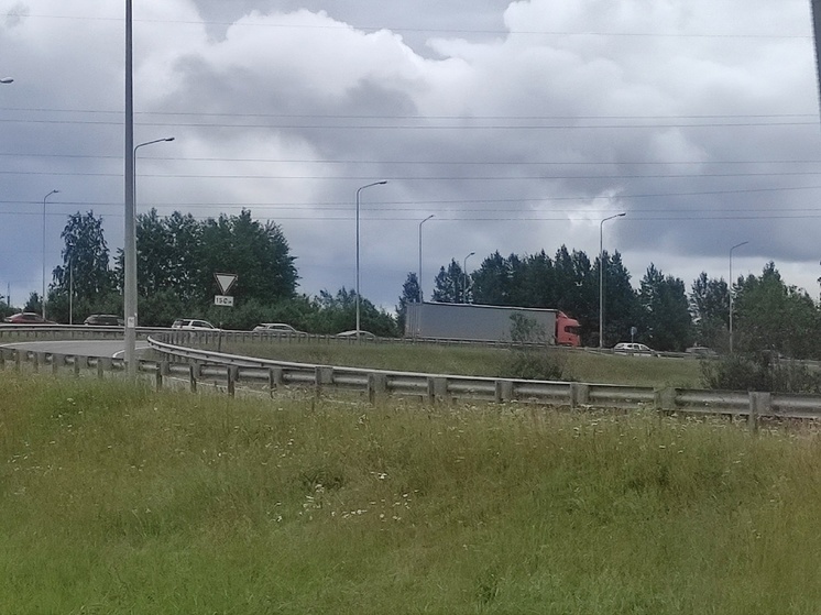 Жители Карелии жалуются на километровые пробки на популярных трассах