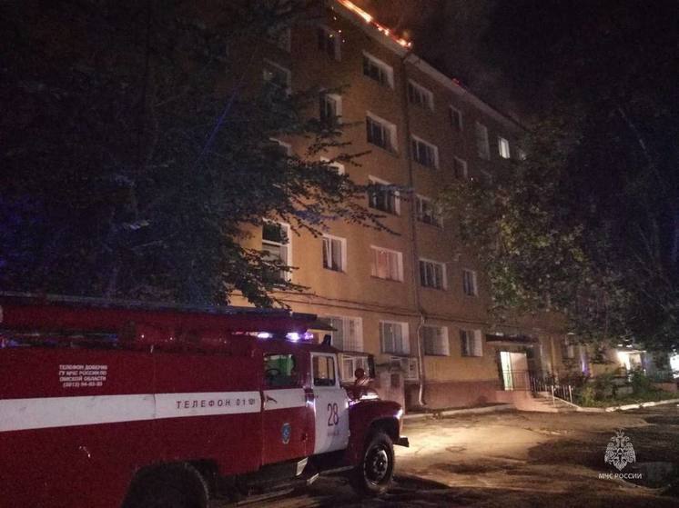 В Омске назвали предварительную причину пожара в доме на бульваре Победы