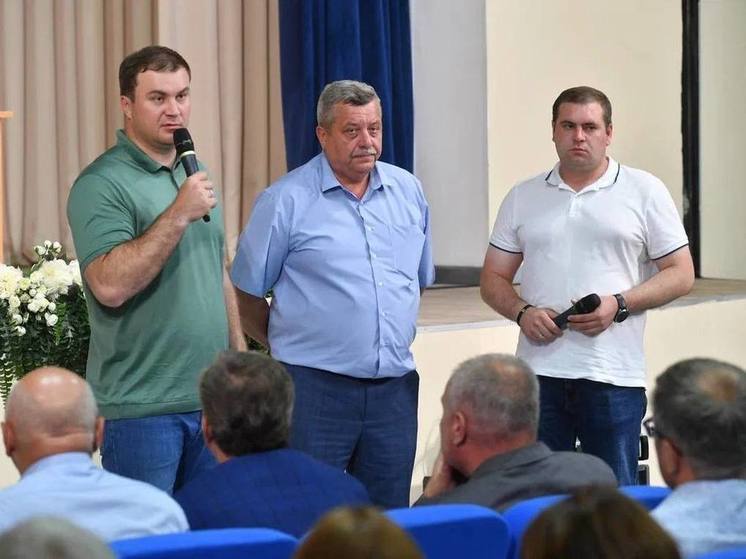 Врио губернатора Омской области Хоценко три часа общался с жителями Шербакульского района