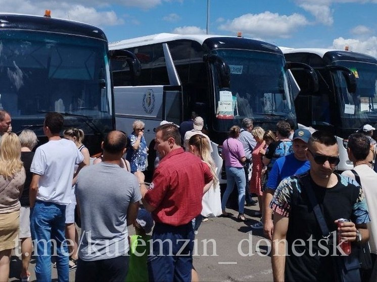 Более двухсот юных дончан отправились отдыхать на побережье Черного моря