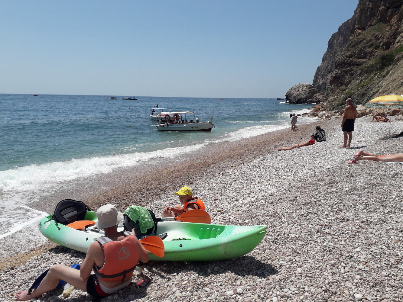 Пляжный рай в Крыму практически недоступен из-за строительства