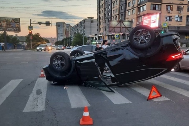 В Ростове-на-Дону произошла авария с перевертышем