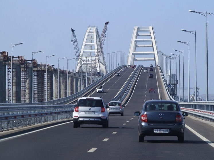 На подъезде к Крымскому мосту образовалась многокилометровая пробка