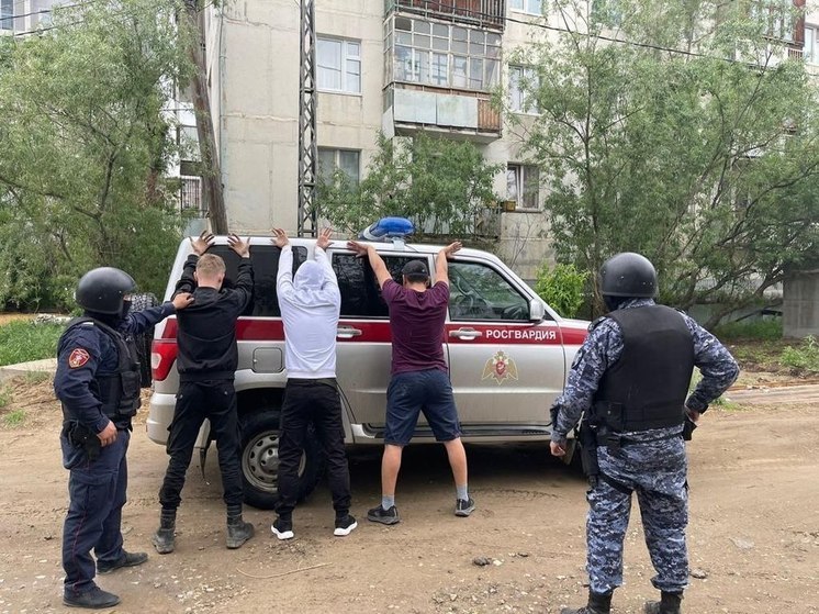 В Якутске роcгвардейцы задержали подозреваемых в грабеже
