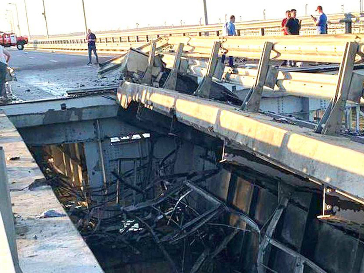 Политолог призвал к мощному ответному удару после взрыва на Крымском мосту