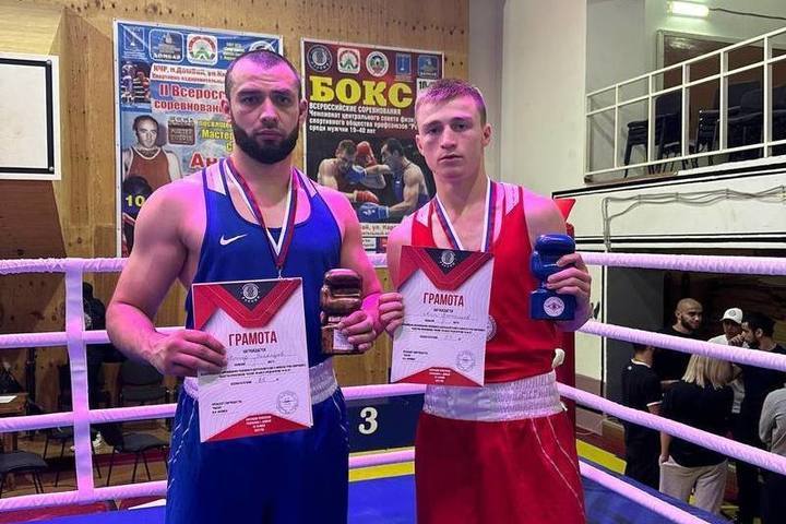 Спортсмен из КЧР завоевал «золото» и получил путевку на чемпионат России по боксу