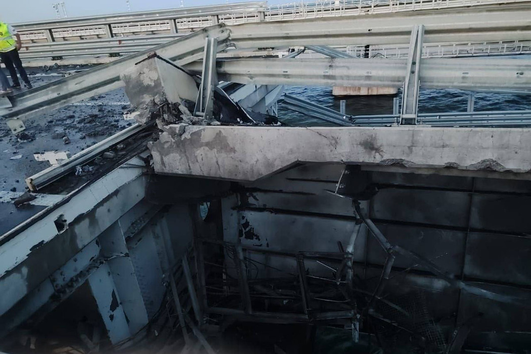 Кадры последствий теракта на Крымском мосту: разрушения, погибли люди