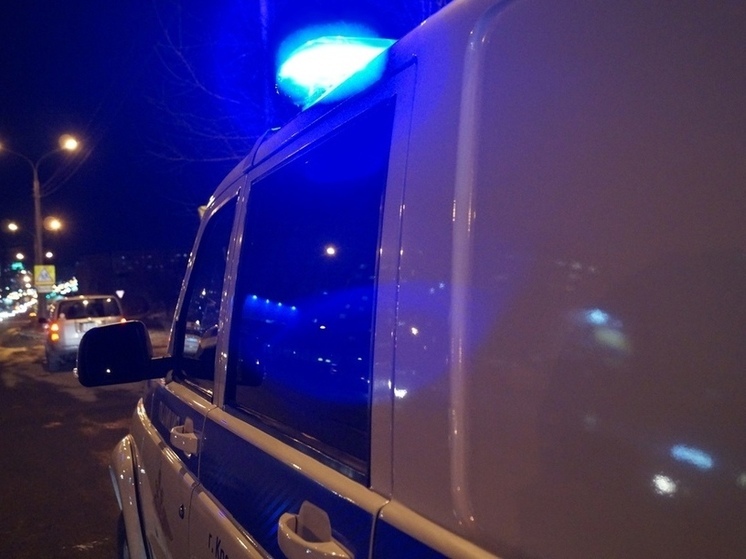 Жители дома на улице Зорге вызвали спасателей из-за трупного запаха в подъезде