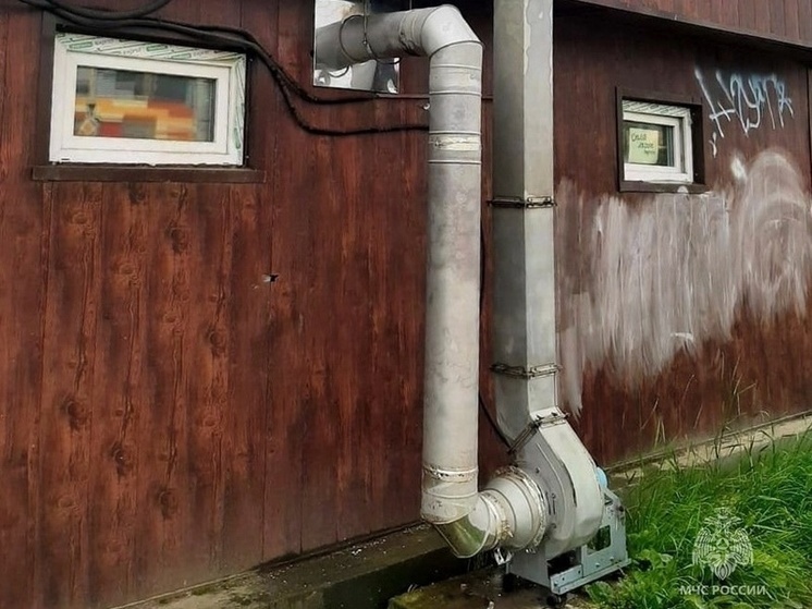 Еще один торговый павильон в Смоленске чуть не сгорел