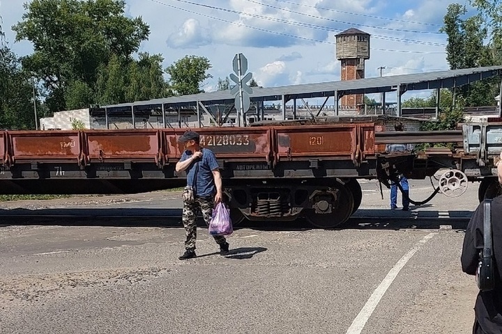 Поезд сошел с рельс фото