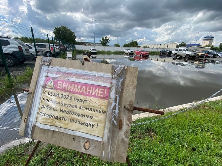 Пригородный оренбург затопило. Потоп в Оренбурге. Аэропорт Владивосток потоп на парковке. Фото Оренбурга как затопило. В Оренбурге клинику затопило.