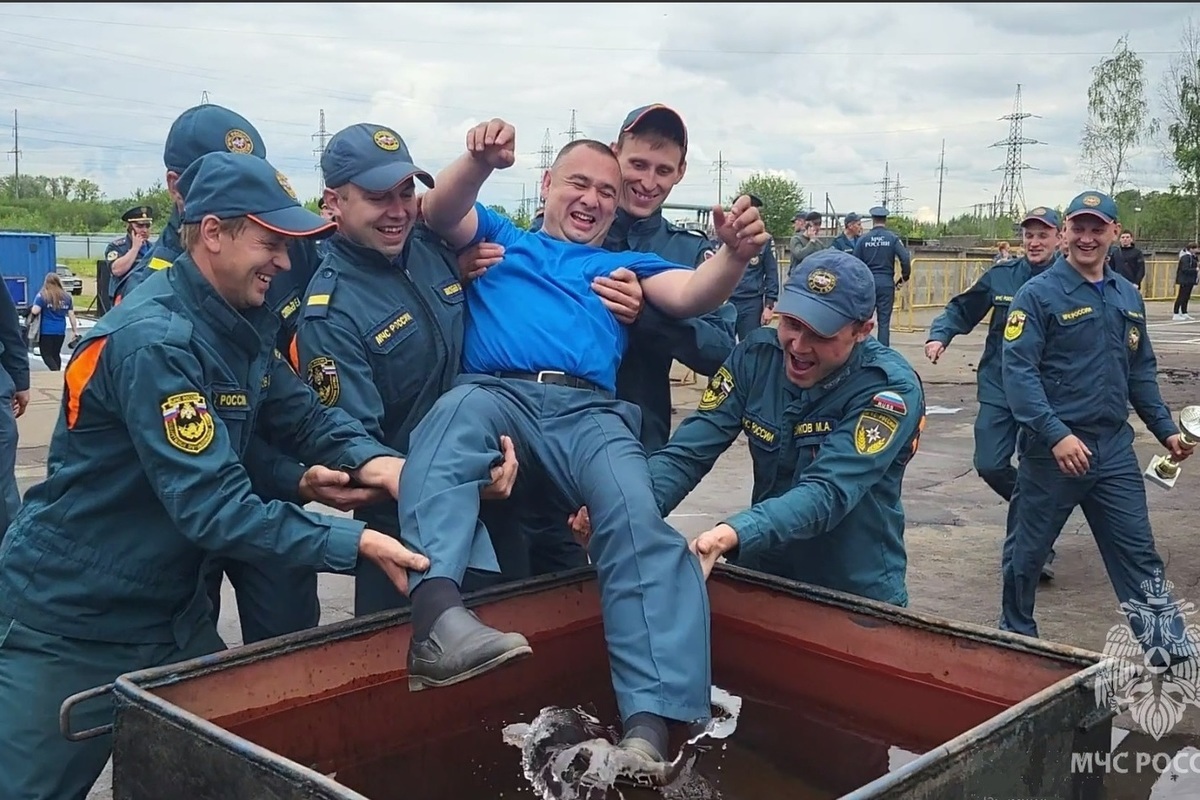 В Костроме прошли областные соревнования пожарных по боевому развертыванию