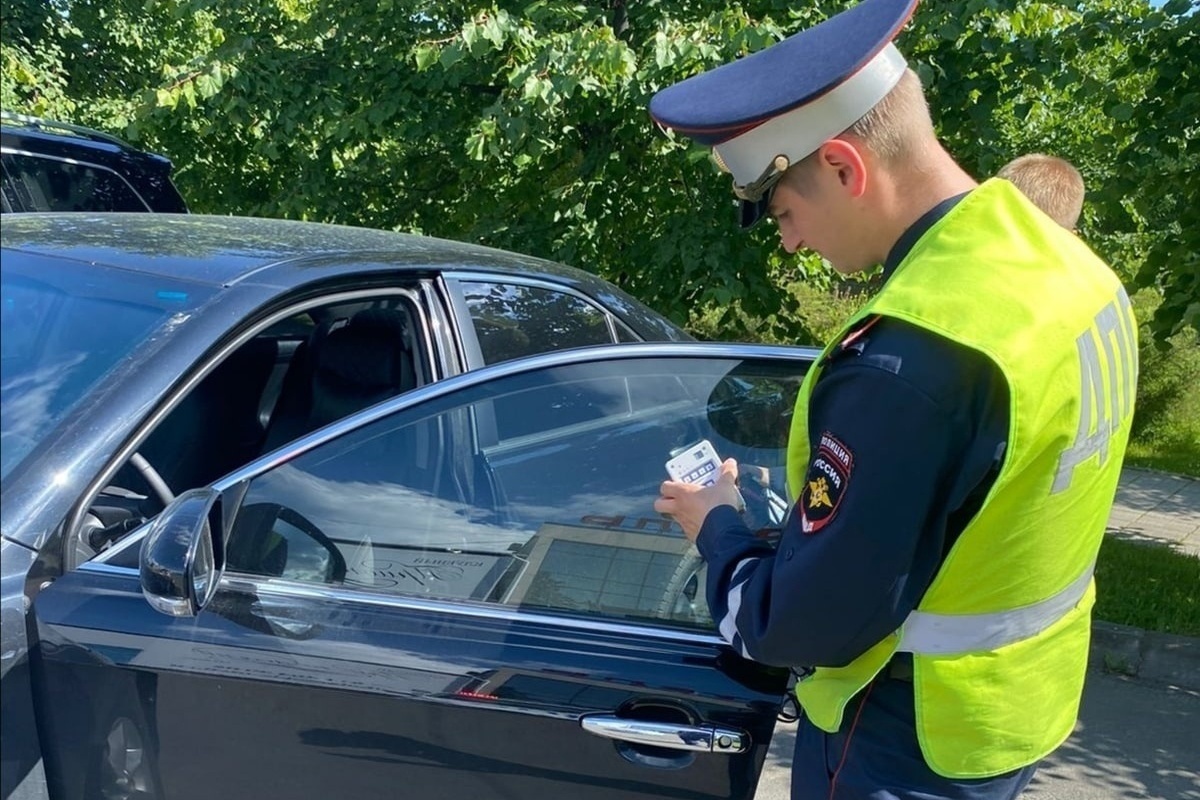 Тонированные водители. Машины автоинспекции. ДПС останавливает машину.