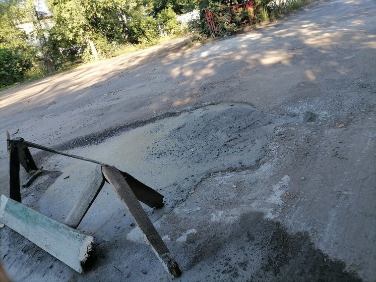 В Ярославле «дорожный Робин Гуд» самостоятельно ремонтирует городские улицы