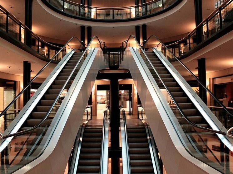 В Самарской области мальчик 12-ти лет сильно упал с эскалатора в ТЦ