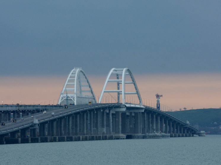 Движение на Крымском мосту возобновлено в реверсивном режиме