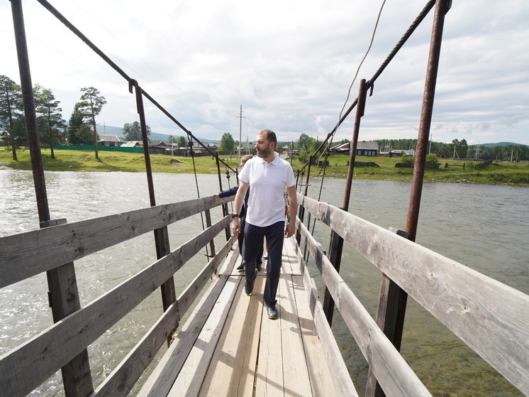 В Черемховском районе восстанавливают разрушенный паводком мост через реку Онот