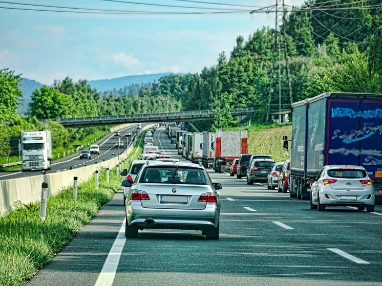 Германия уходит на каникулы — ADAC сообщает, где ожидать пробки в выходные дни