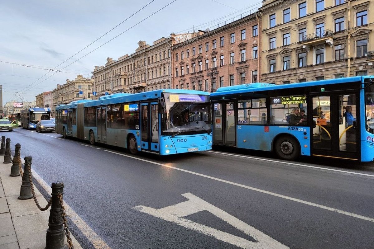 На Невском проспекте появилась выделенная полоса для общественного транспорта