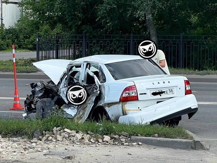 Реанимация и искорёженное авто: в Пензе произошло ДТП на улице Калинина