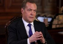 Председатель "Единой России" Дмитрий Медведев на заседании программной комиссии партии заявил, что сейчас страна противостоит крайне серьезным угрозам