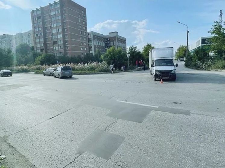 В Новосибирске в ДТП с грузовиком пострадала 13-летняя девочка