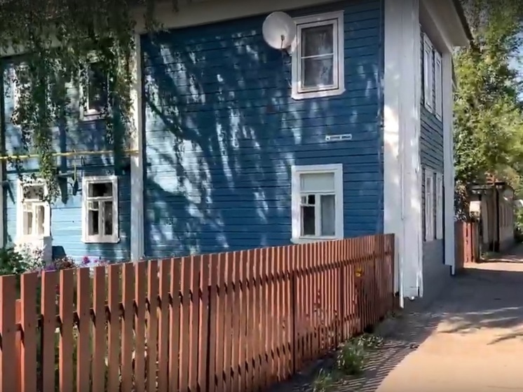 Жители Переславля четыре дня красили исторический дом