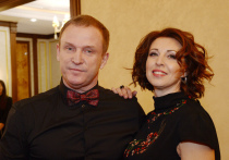 Уже познакомил родителей с новой девушкой

