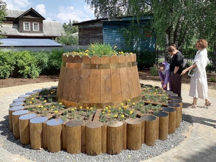 В Вельске открылся культурный объект, воплощающий символ города - бочку с дёгтем