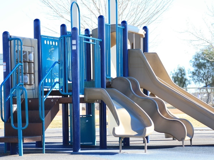 Прокуратура нашла нарушения на детских площадках в туристическом городе Карелии