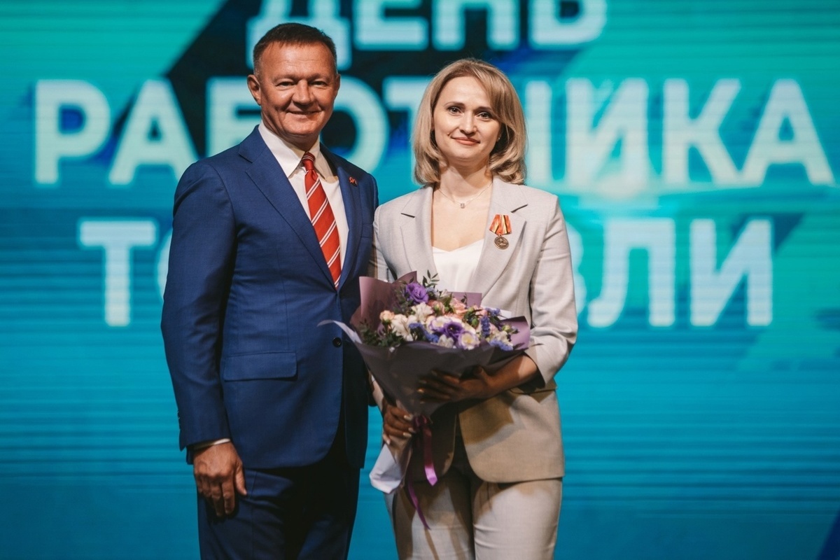 Курский губернатор Старовойт наградил лучших работников торговой сферы