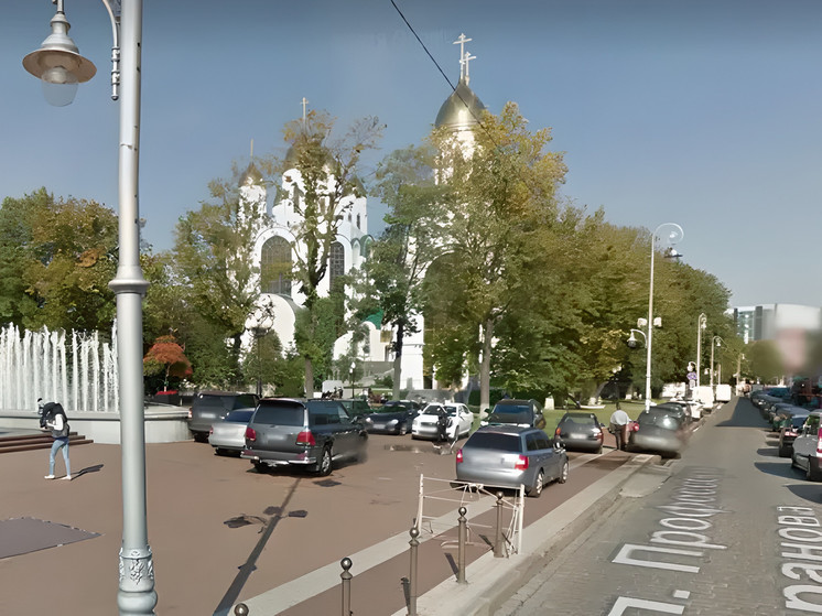 Власти Калининграда планируют убрать парковку с площади Победы