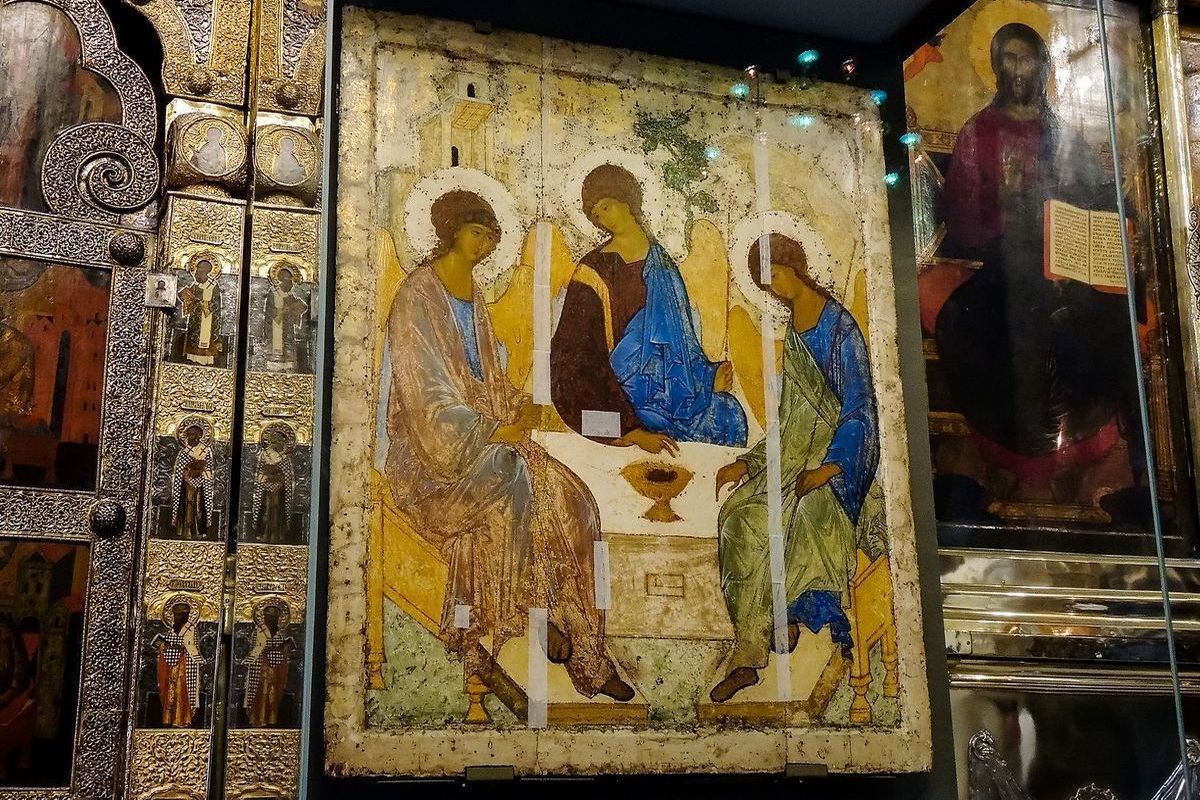 "Троицу" доставили в центр реставрации имени Грабаря