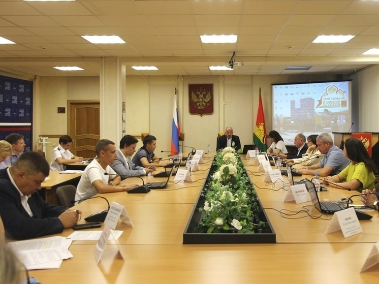 Городские власти решили убрать летние площадки возле кафе в Брянске