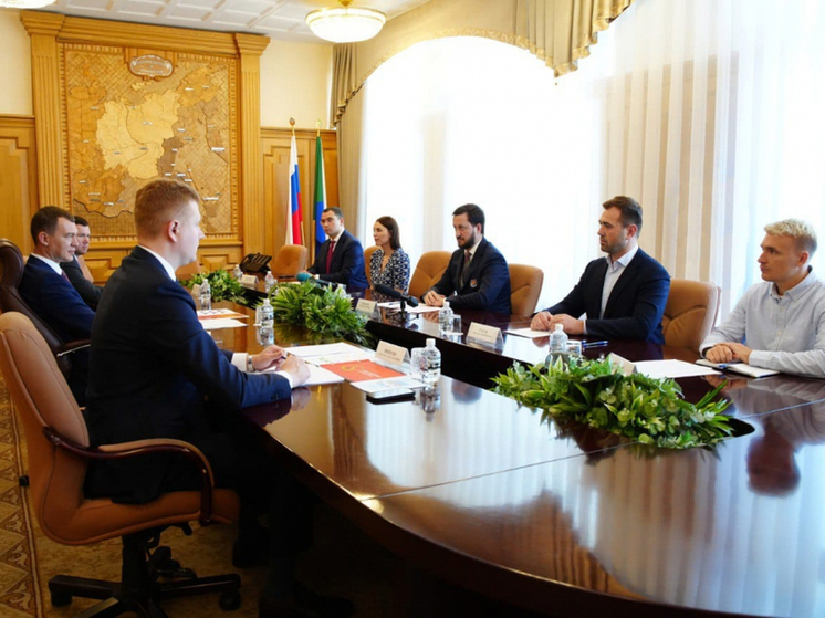 Губернатор Хабаровского края встретился с руководителями клубов «Амур», «СКА-Нефтяник» и «СКА-Хабаровск»