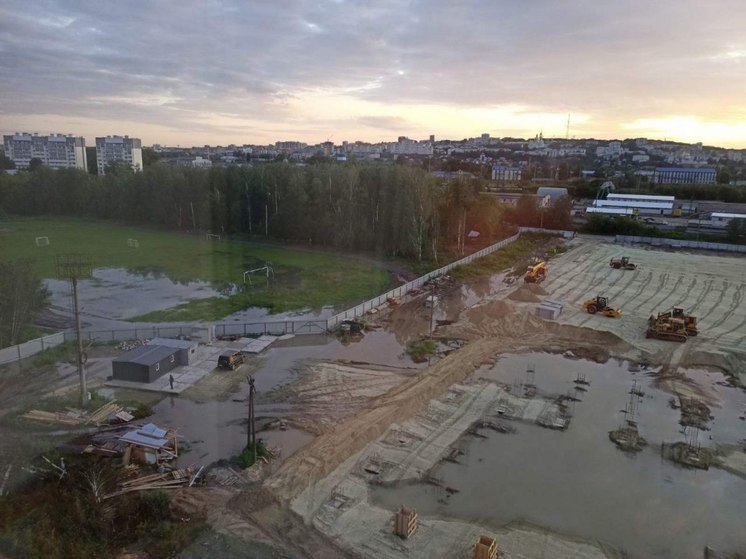 В Пензе затопило стройплощадку физкультурно-оздоровительного комплекса