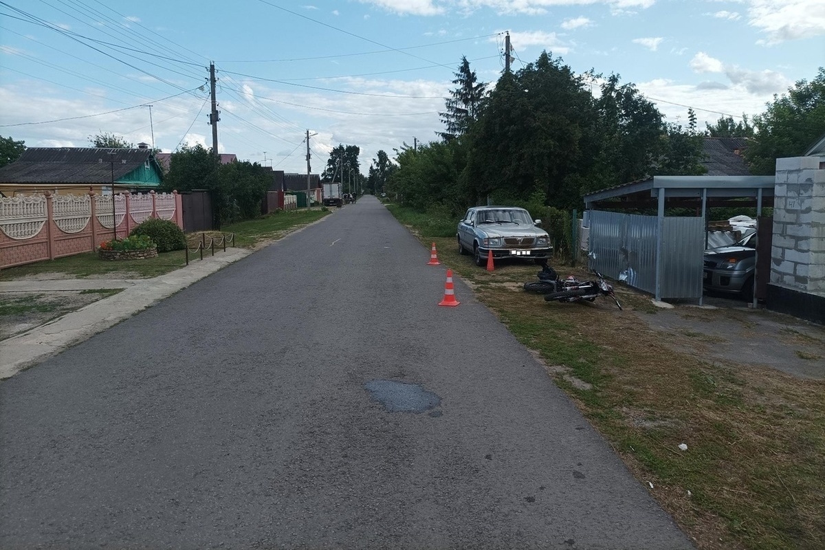 Фото машина врезалась в дом