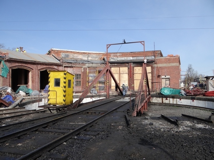 Уникальное паровозное депо в форме веера ремонтируют в Карелии