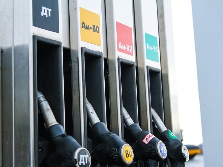 В Волгоградской области за неделю поднялась цена на все марки бензина