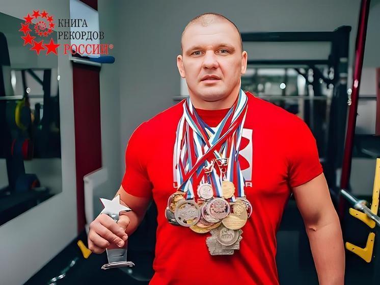 Борец из Тарко-Сале попал в Книгу рекордов России с 17 медалями на чемпионате страны