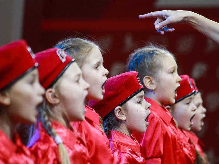 Госдума поддержала поправку о переименовании ОБЖ в "Основы безопасности и защиты Родины"